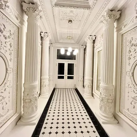 Newly Renovated In Wenceslas Square 아파트 프라하